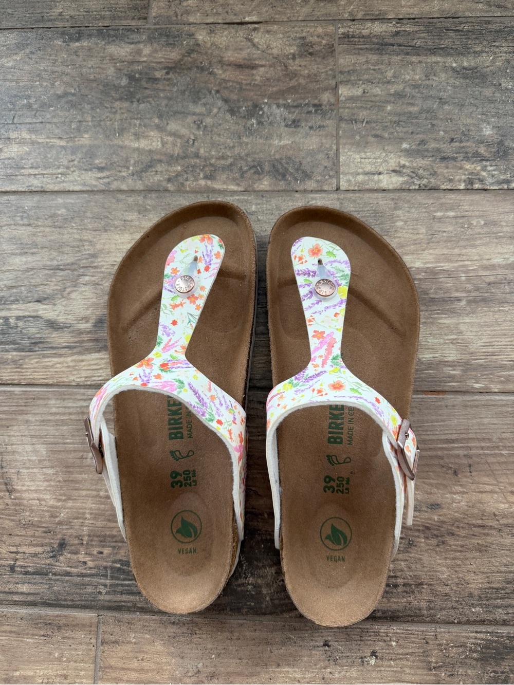 NWOT Birkenstock Gizeh Vegan Watercolor Flower White Sandals EU 39
